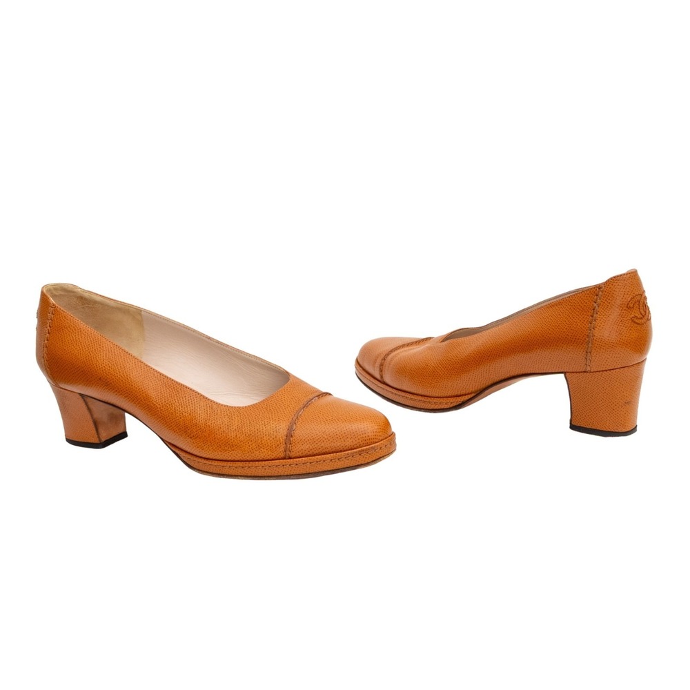 Vntg Chanel Classic Embossed CC Brown Caviar Leather Pumps Heels Sz 38.5 EU 8 US